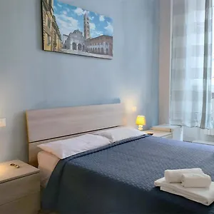 The Walls Apartment