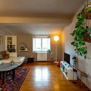 Cozy With A View On The Walls Apartment